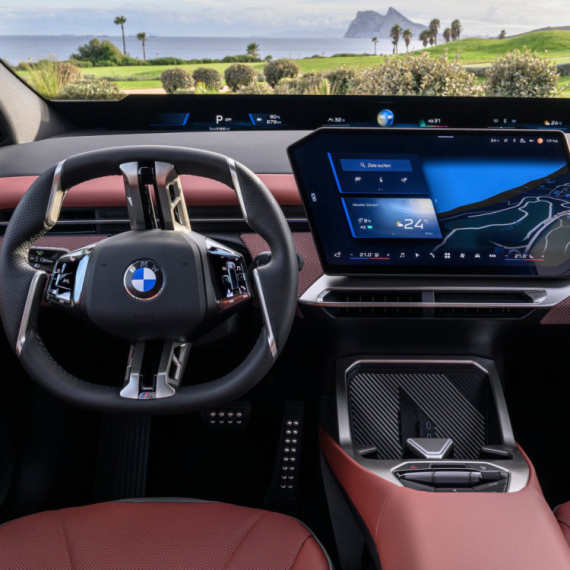 BMW veruje da mlađi od 45 ne žele tastere – drugi proizvođači vraćaju ih na velika vrata