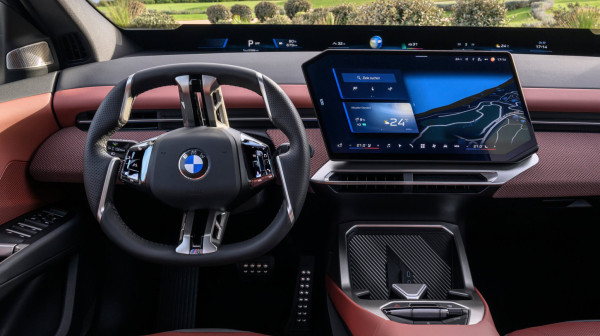 BMW veruje da mlađi od 45 ne žele tastere – drugi proizvođači vraćaju ih na velika vrata