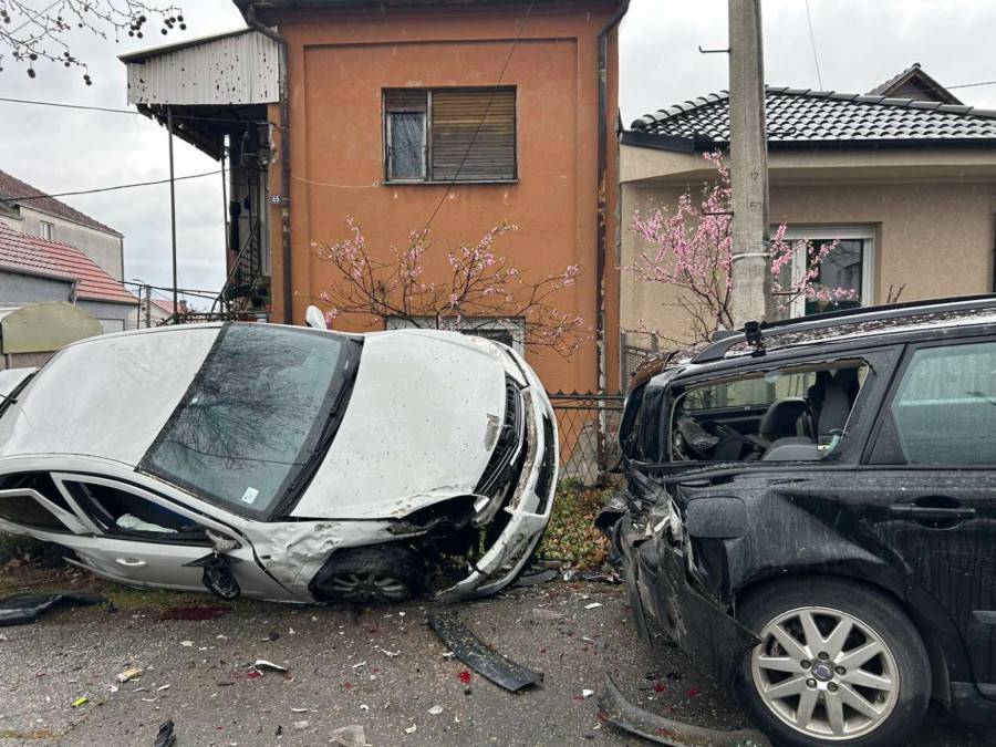 Teška saobraćajna nesreća u Kragujevcu: Poginuo mladić, više osoba povređeno FOTO