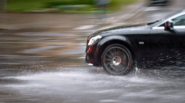 Upozorenje za vozače: Budite oprezni narednih dana, najavljeni kiša i sneg