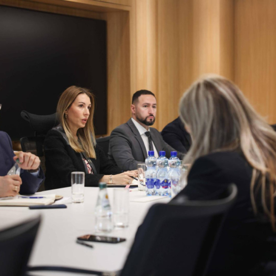 Đedović sa direktorima NIS-a: Uspeli smo da održimo cene goriva na gotovo istom nivou