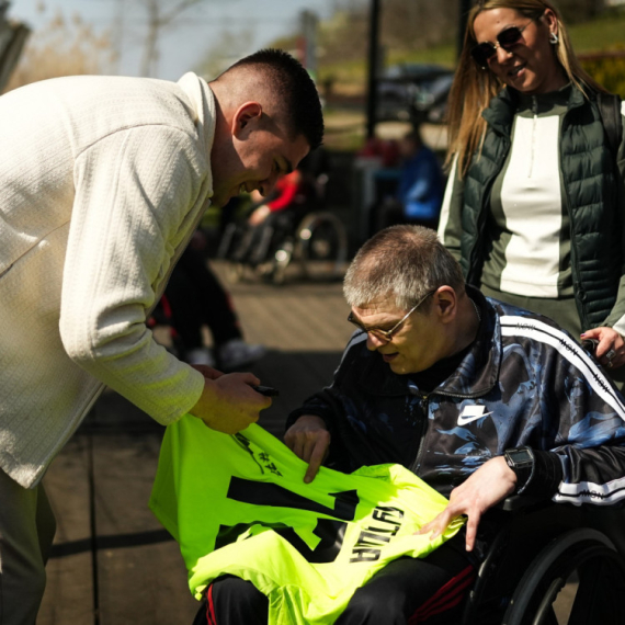 Humanost je utakmica u kojoj svi pobeđujemo: Fondacija Mozzart i Guteša uručili donaciju udruženju Parakvad