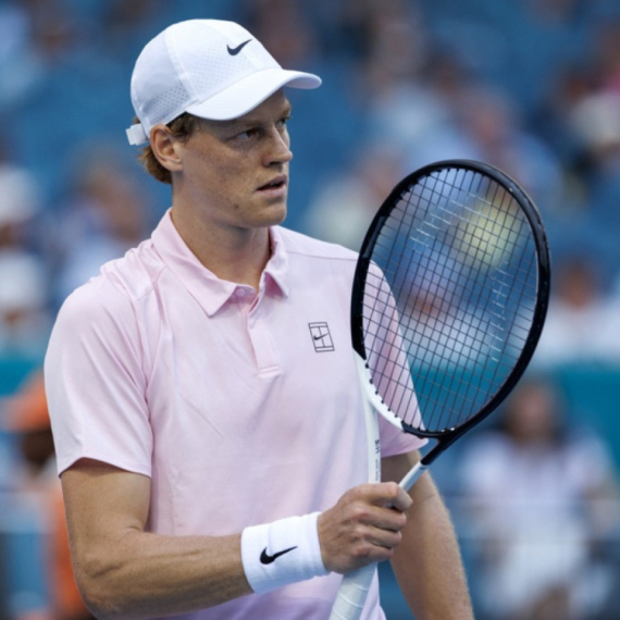 Sinerova dominacija bez presedana