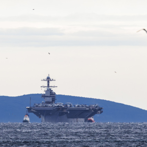 Najveći svetski nosač aviona krenuo prema Iranu VIDEO
