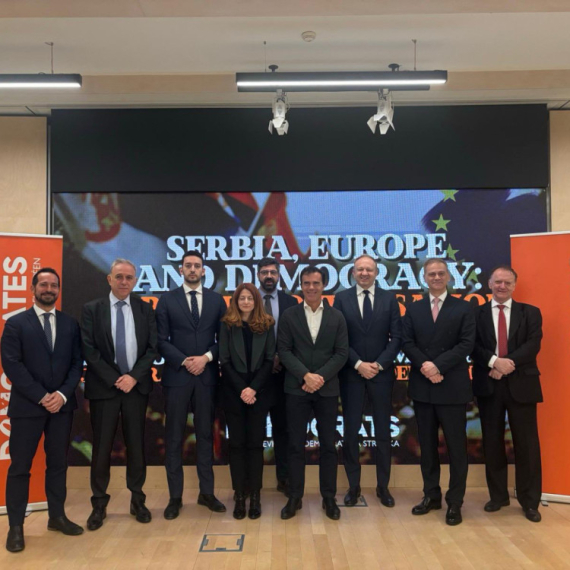 Gubitnička žurka u Parizu