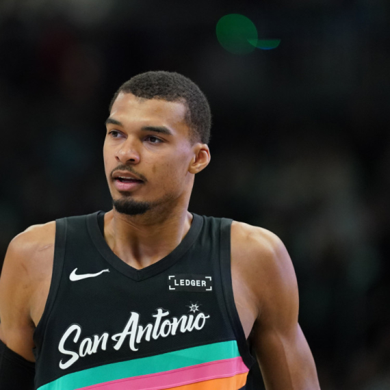 Moćni Spursi sa "pola gasa" pregazili Bakse