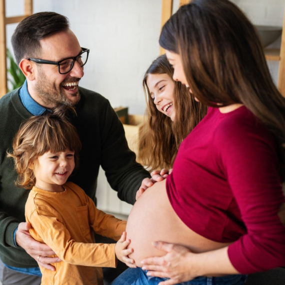 Mame, morate da znate: Zašto je smeh tokom trudnoće važan za razvoj bebe?