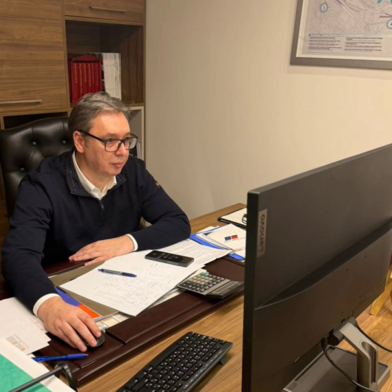 Vučić nakon izbora: "Srećan sam što ljudi slave, ja sada ostajem u kancelariji da analiziram rezultate"