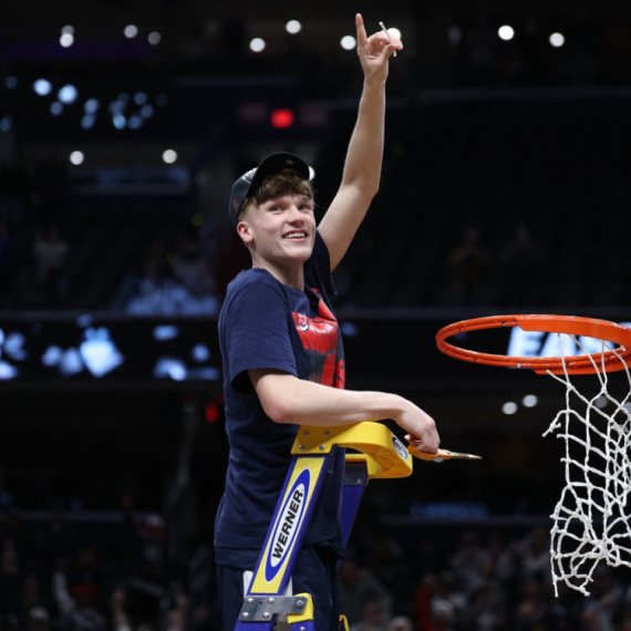 Bukvalno "ludilo" – Mičigen sa +33 do F4, Malins trojkom u poslednjoj sekundi srušio Djuk nakon -19! VIDEO