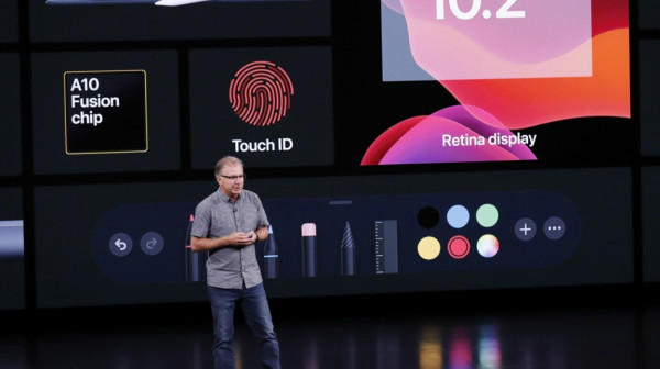 Hoće li iPhone preživeti narednih 50 godina? Apple direktori su u ozbiljnom klinču