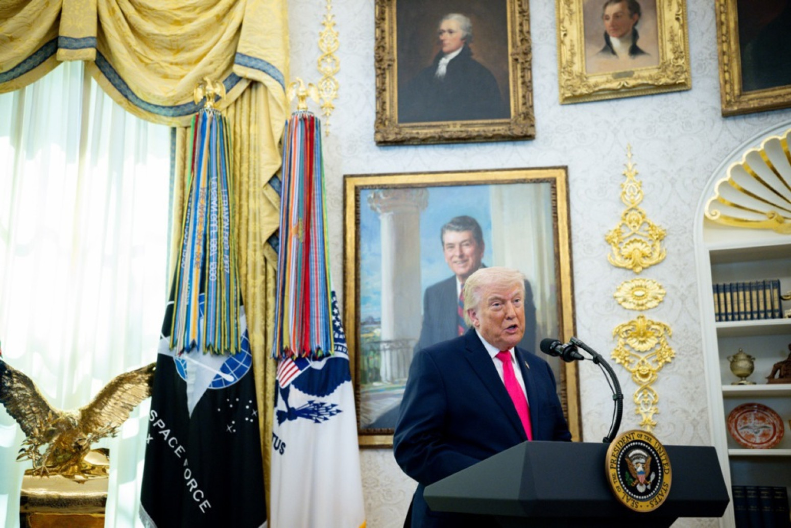 Amerikance razbesneo Trampov potez; Stručnjaci odgovorili zašto je toliko opsednut FOTO