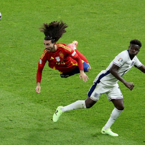 Pet karata za EURO koštaju kao jedno parking mesto na Mundijalu