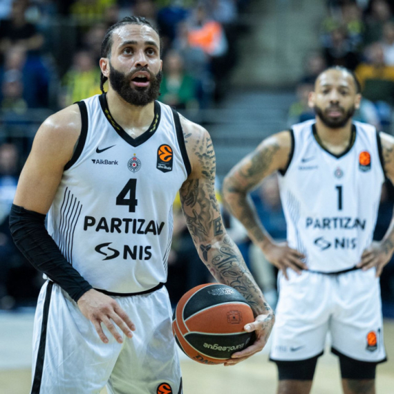 I Karlik i Vašington: Partizan čuva svoju osovinu