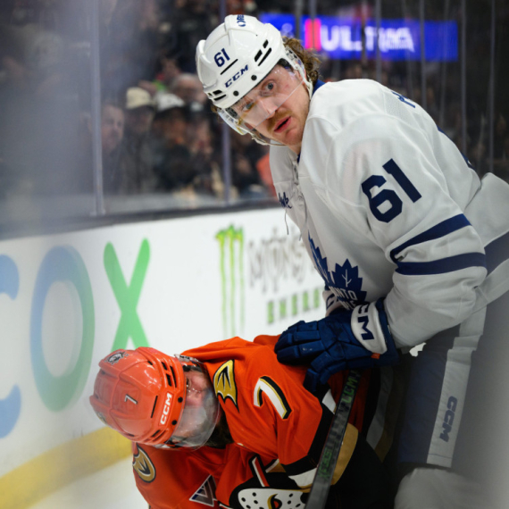 Utakmica počela – odmah tuča VIDEO