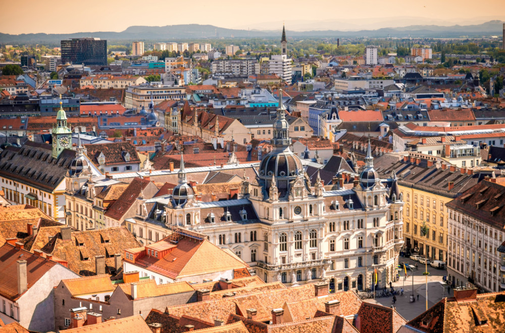 Mesto za najbolji vikend odmor u Evropi; Prestonicu uživanja krasi prijateljski vanzemaljac FOTO