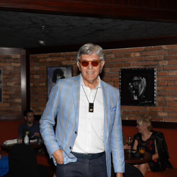 Umro srpski pevač: Svi znate njegov veliki hit koji se peva i danas