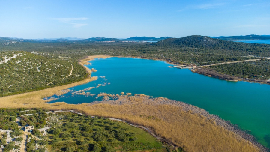 Ovom jezeru iz regiona je strogo zabranjen pristup: Poznato po retkom fenomenu VIDEO