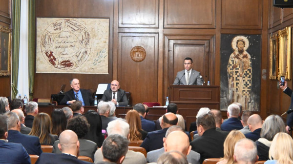 Neprocenjivo blago konačno na sigurnom: Matici srpskoj uručen dokument star više od 750 godina