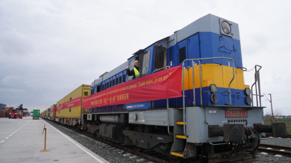 Srpski bakar, čelik, asfalt i drvo vozom iz Batajnice otišli za Kinu