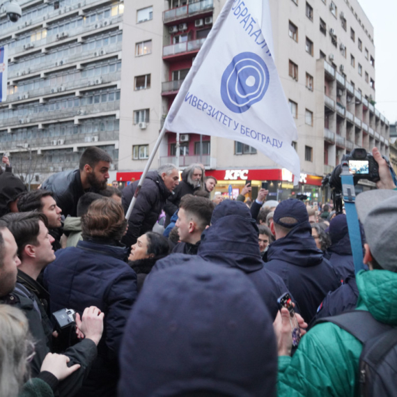 Vučić poručio: "Svi mogu da budu mirni"; "Država preduzima mere, ovo su očajnički trzaji jer su nemoćni"