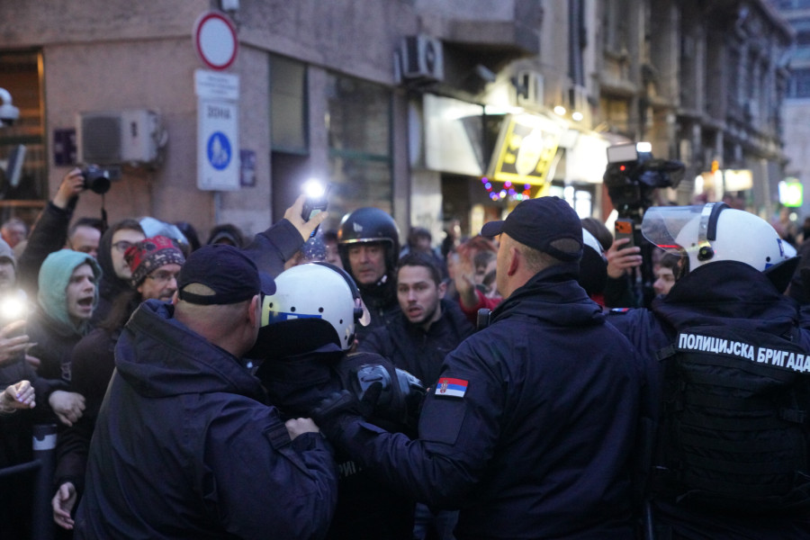 Vučić: Niko nema odgovor šta rade topovski udari u Rektoratu; Videli smo nasilje, ovo je njihov kraj