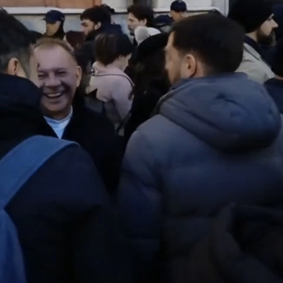 Među okupljenima koji pokušavaju da blokiraju rad policije i tužilaštva i Nebojša Bojović VIDEO