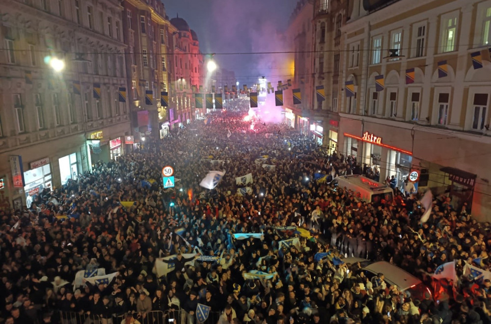 I Sarajevo ima svoj balkon: Kažu pokeraš!? A, što ih izblefa VIDEO