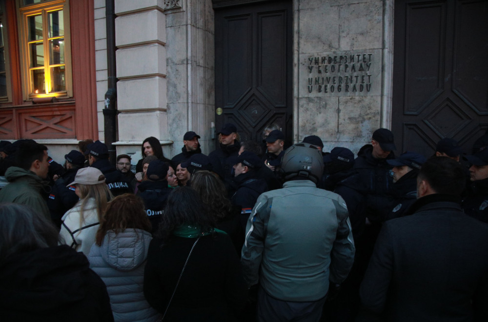 Haos, nasilje i napad blokadera na policiju: Ko ne želi da javnost vidi šta je pronađeno u Rektoratu?