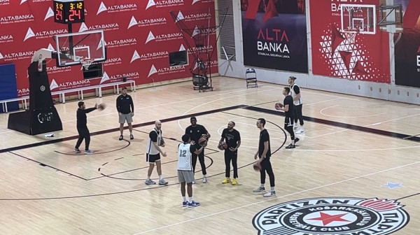 Osmeh, šou Karlika i jasna poruka – spremni za Zvezdu VIDEO