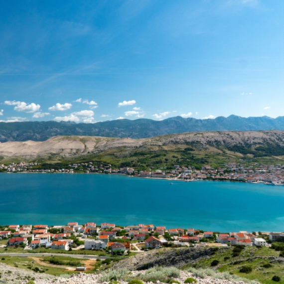 Britanci oduševljeni hrvatskim ostrvom: "Više podseća na Mars ili Mesec nego na Mediteran" FOTO/VIDEO
