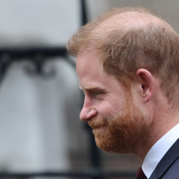 Raskrinkan princ Hari; Novinarki slao intimne poruke: "Šećeru, nedostaju mi naša maženja"