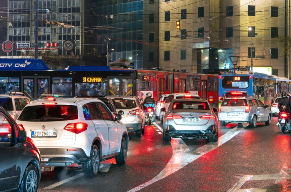 Sudar autobusa i automobila na Slaviji: Četvoro povređenih, među njima i trudnica