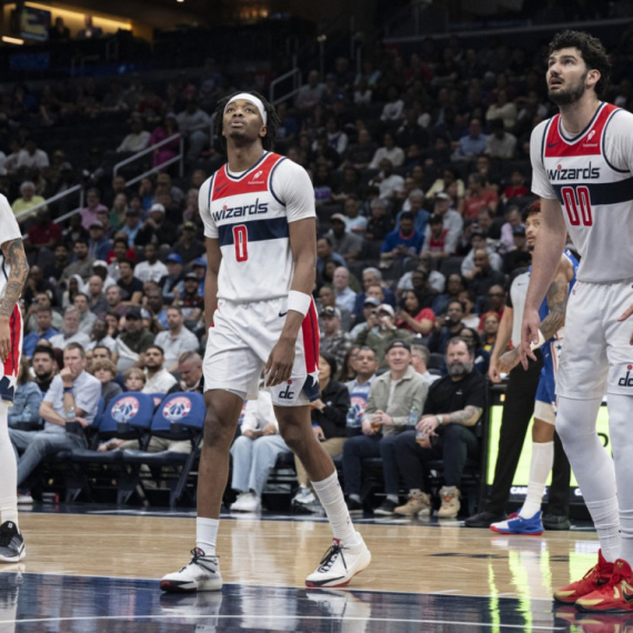 Vukčević blistao, pa ga trener "zakucao" za klupu – neočekivan poraz Rajakovićevog Toronta