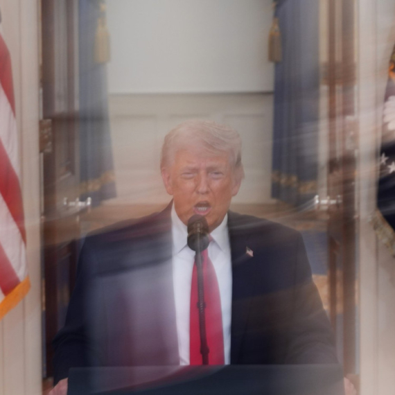 Trampovo važno obraćanje naciji trajalo 20 minuta – šta je zapravo rekao? VIDEO