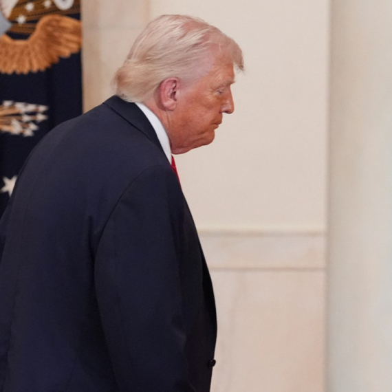 Tramp razmatra smenu članice kabineta; Već se razmatraju naslednici