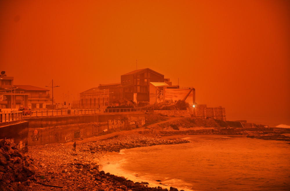 Narandžasta prašina guta Grčku: Saharska oluja uznemirila stanovnike VIDEO