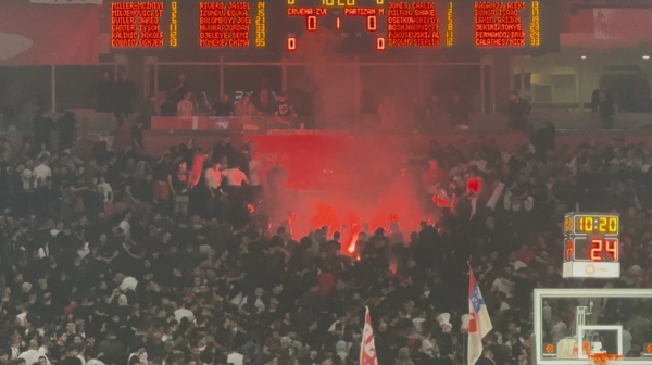 Haos u Areni: Tuča na severnoj tribini VIDEO
