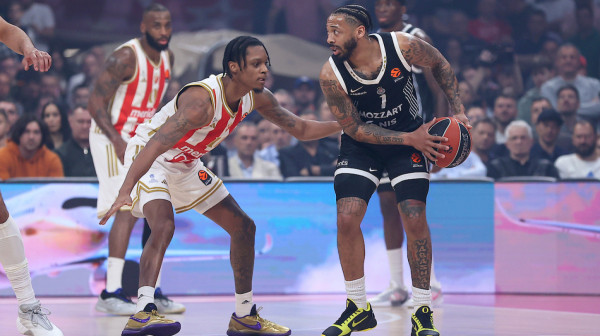 "Pljušte" trojke – napet derbi Zvezde i Partizana