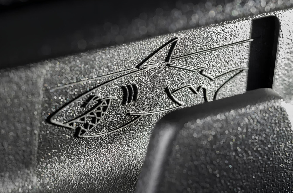 Zašto Opel krije "ajkule" u svojim automobilima: Neobična tradicija počela 2004. FOTO