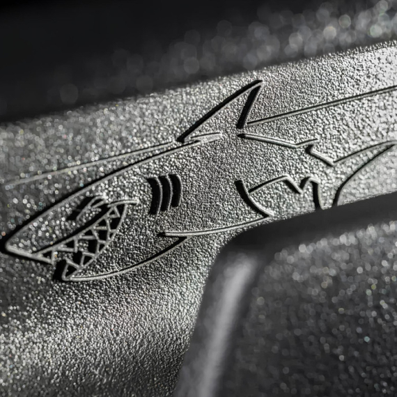 Zašto Opel krije "ajkule" u svojim automobilima: Neobična tradicija počela 2004. FOTO