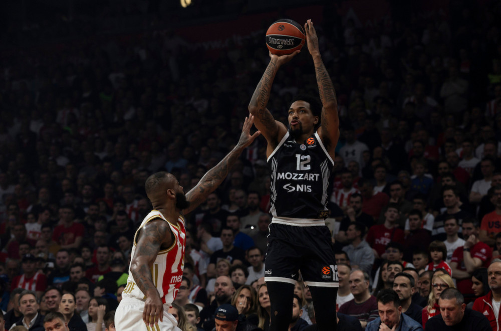 Zapalio se Braun – Partizan vodi, Zvezda mora da reaguje