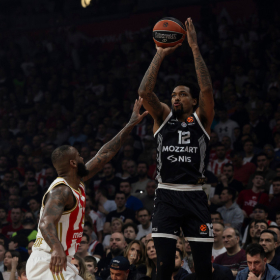 "Zapalio" se Braun – Partizan vodi, Zvezda mora da reaguje