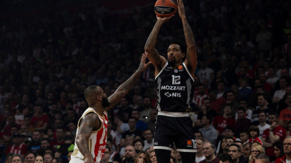 "Zapalio" se Braun – Partizan vodi, Zvezda mora da reaguje