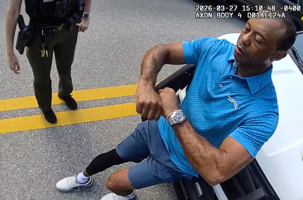 Šok snimak: Golfer Tajger Vuds jedva stoji, pa zaspao u policijskom autu FOTO/VIDEO