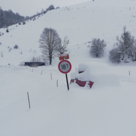 Drama na Durmitoru: Vatrogasci-spasioci krenuli ali se zaglavili u ogromnim snežnim nanosima