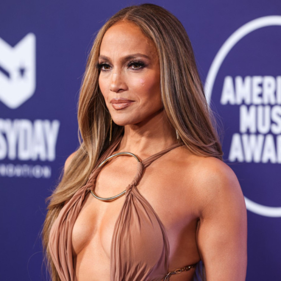 Džej Lo nikad nije bila ovoliko seksi: Svi žele njenu haljinu FOTO