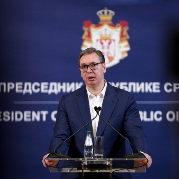 Vučić čestitao katolički Uskrs: "Svet se suočava sa iskušenjima"; "Uveren sam da nas vera može voditi ka miru"