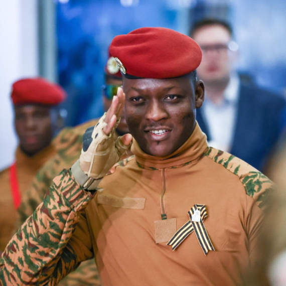 Simbol pan-afričkog otpora Ibrahim Traore poručio: "Ljudi moraju da zaborave na demokratiju, ona ubija"