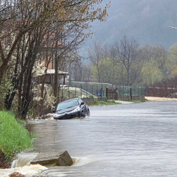 Ne postoji opasnost po stanovništvo: Situacija na poplavljenim područjima stabilna FOTO