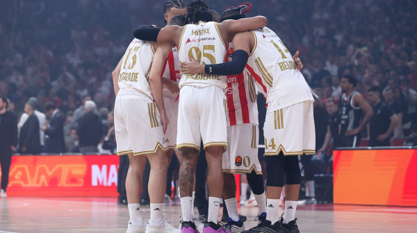 U Litvaniji se slavi poraz Zvezde: "Sladak poklon"